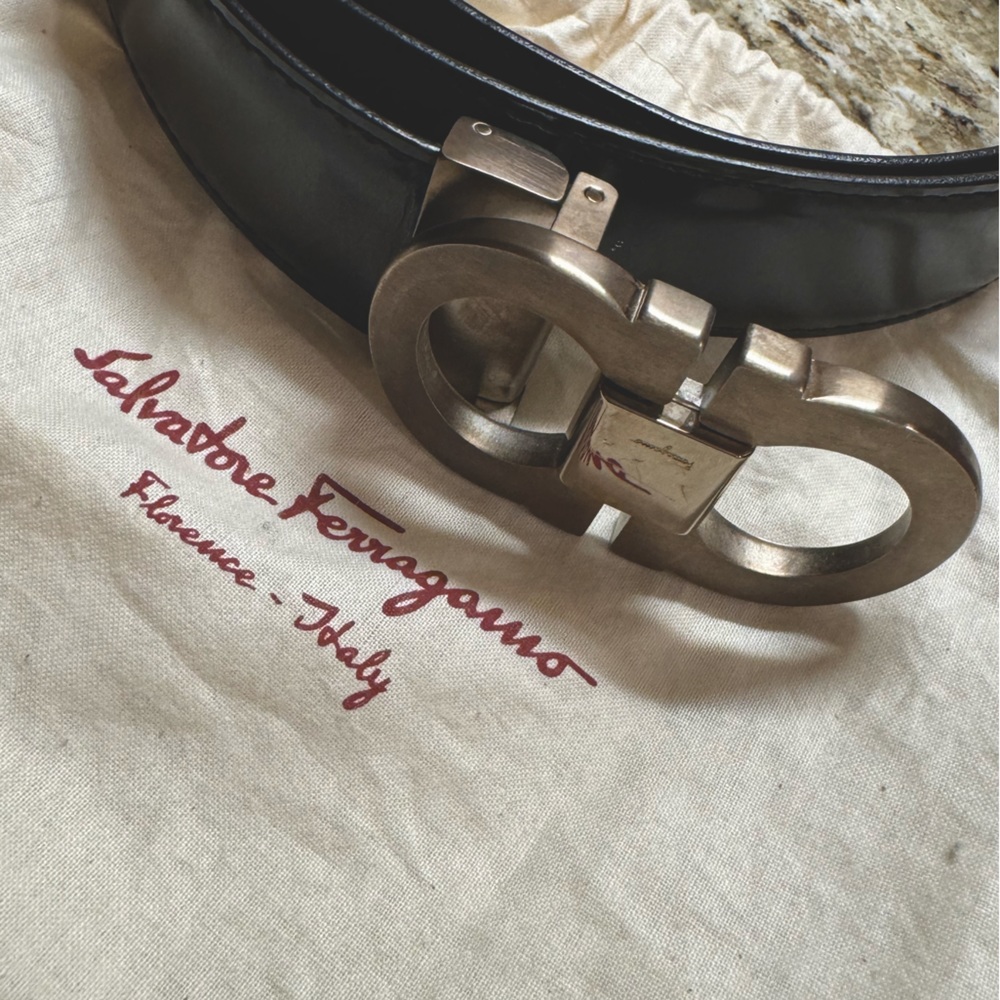 Salvatore Ferragamo men’s belt 41” long reversible black and brown.